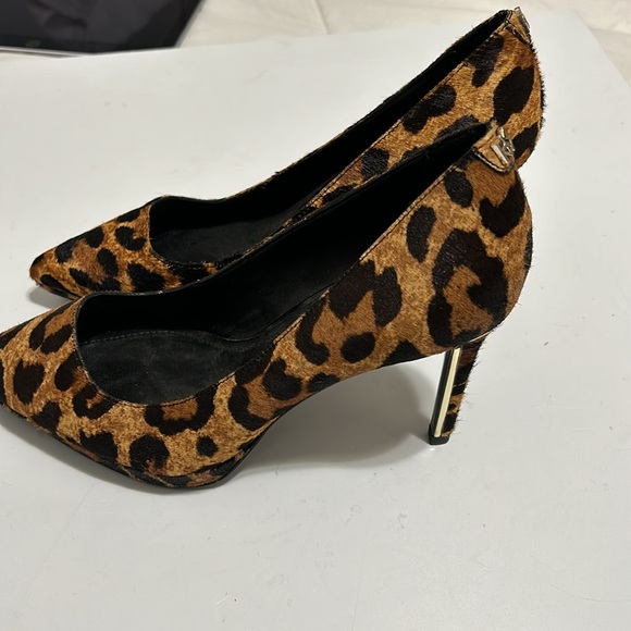 DKNY ANIMAL PRINT SHOE - Picture 4 of 8